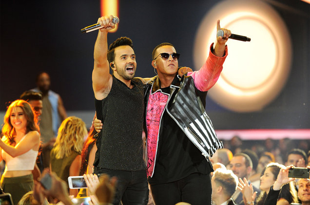 Luis-Fonsi-and-Daddy-Yankee-perform-2017-billboard-latin-music-awards-1548.jpg